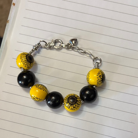 Jewelry - Yellow and Black Beaded Bracelet